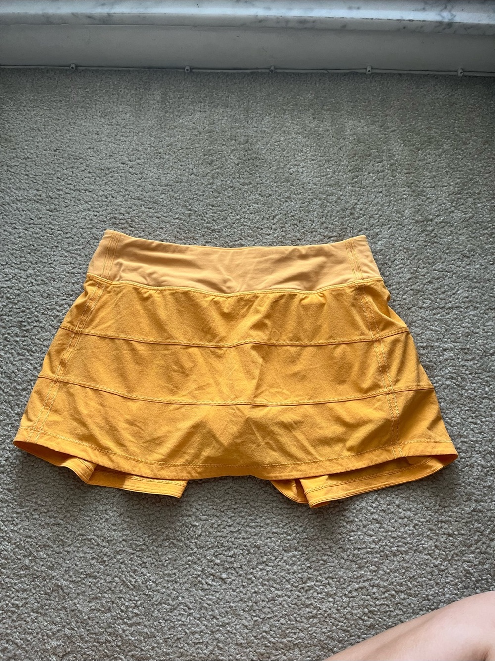 lululemon size 6 Pace Rival Orange skirt (short)